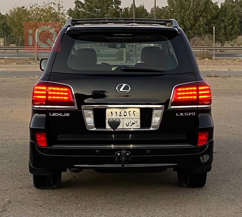 لێکزس LX